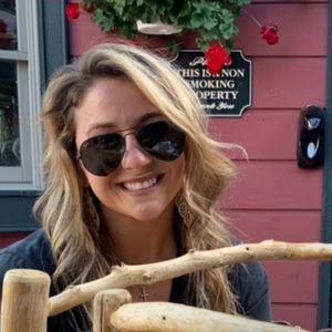 Meet your Posher, Nicole